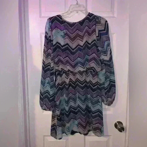 SPEECHLESS Chevron dress size L - Picture 3 of 5